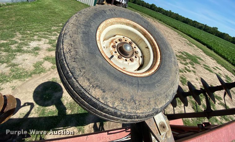 image for item HA9503 International 496 tandem disk