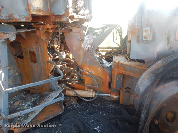 image for item HB9383 2014 John Deere  4WD tractor