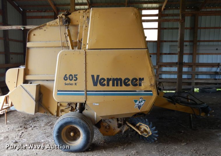 image for item HJ9518 Vermeer 605 Series K  round baler