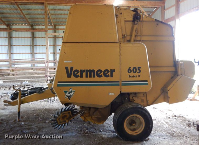 image for item HJ9518 Vermeer 605 Series K  round baler