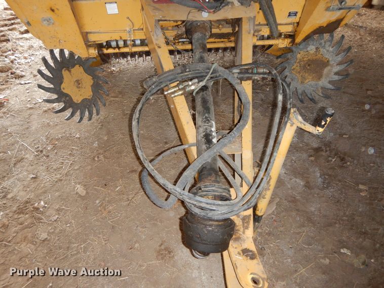 image for item HJ9518 Vermeer 605 Series K  round baler