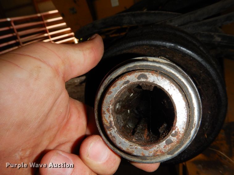 image for item HJ9518 Vermeer 605 Series K  round baler