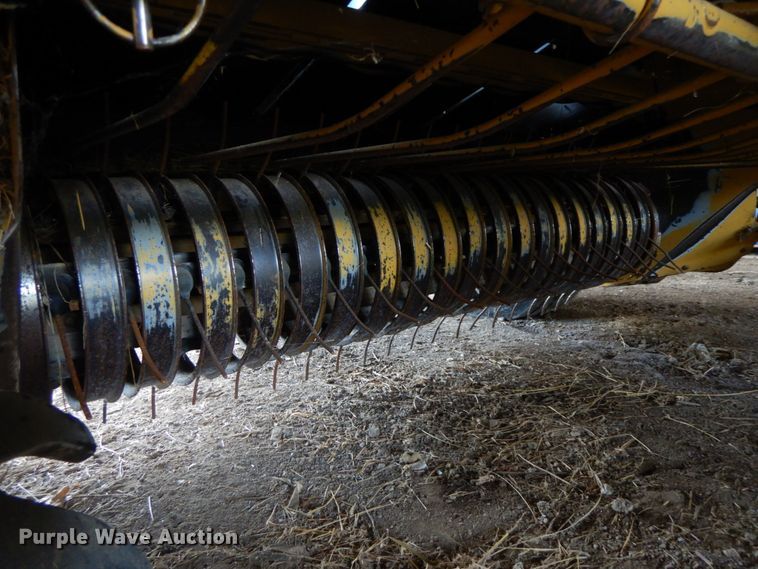 image for item HJ9518 Vermeer 605 Series K  round baler