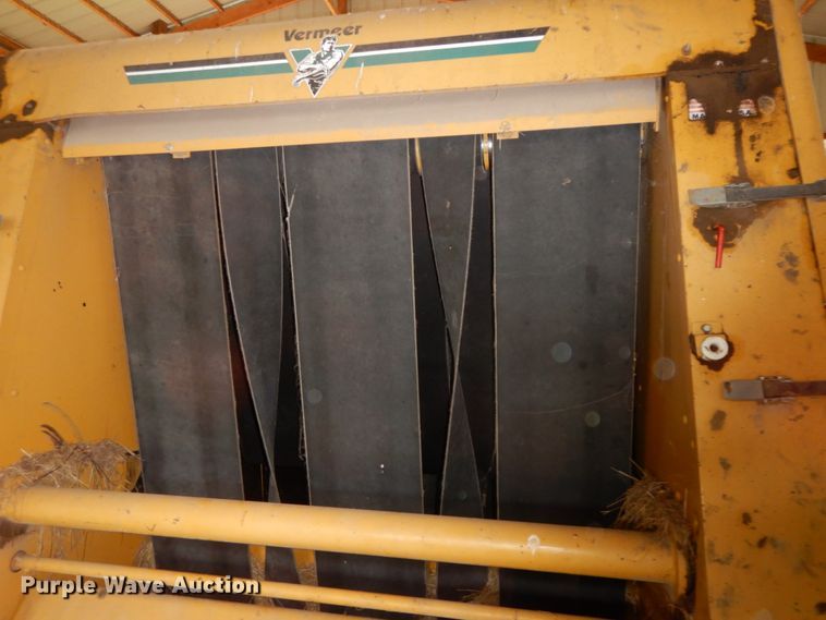 image for item HJ9518 Vermeer 605 Series K  round baler