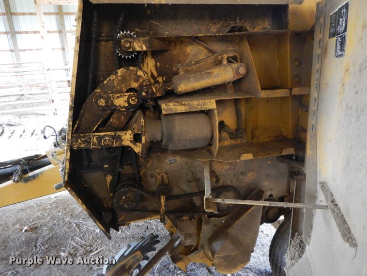 image for item HJ9518 Vermeer 605 Series K  round baler