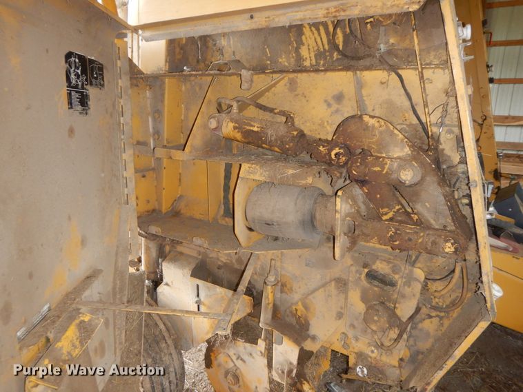 image for item HJ9518 Vermeer 605 Series K  round baler