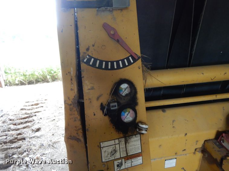 image for item HJ9518 Vermeer 605 Series K  round baler