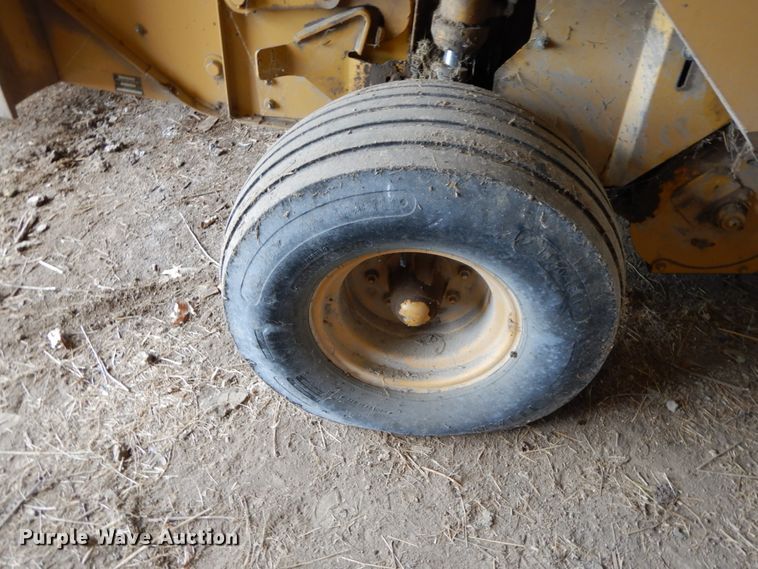 image for item HJ9518 Vermeer 605 Series K  round baler