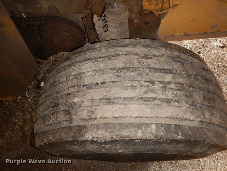 image for item HJ9518 Vermeer 605 Series K  round baler