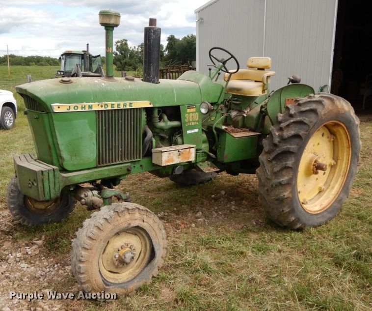 image for item HJ9525 John Deere 3010  tractor