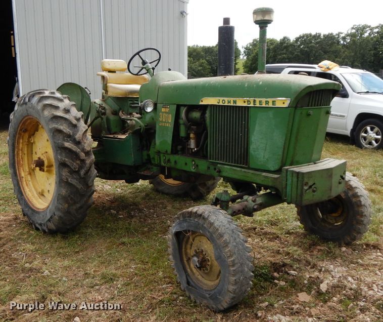 image for item HJ9525 John Deere 3010  tractor