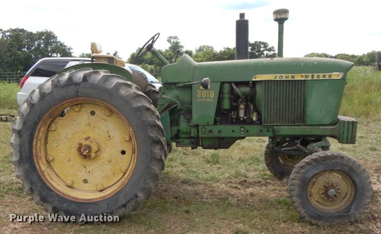 image for item HJ9525 John Deere 3010  tractor