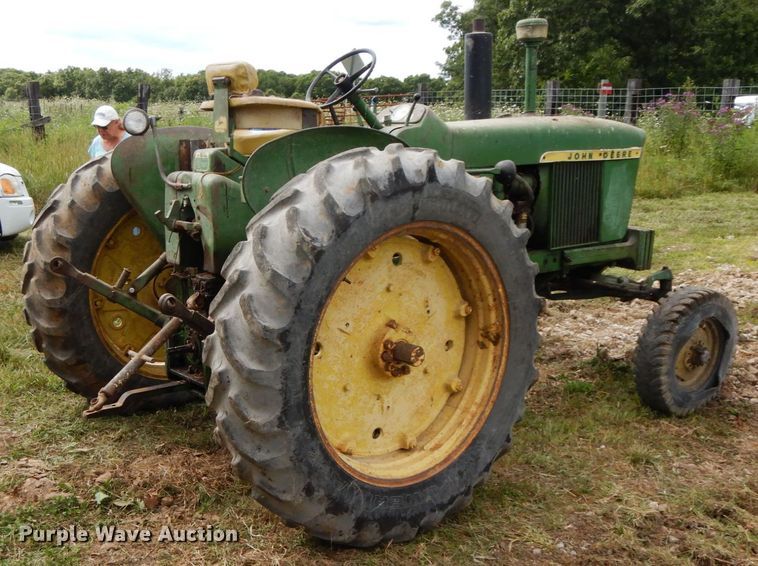 image for item HJ9525 John Deere 3010  tractor