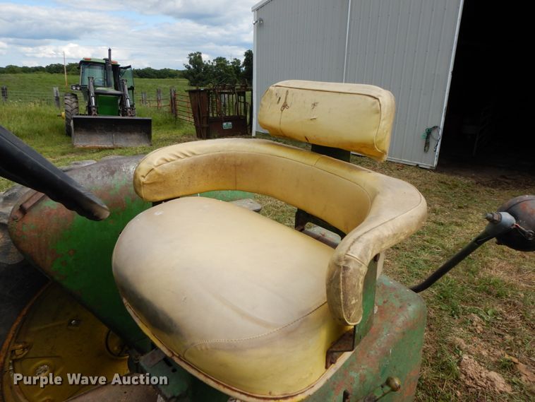 image for item HJ9525 John Deere 3010  tractor