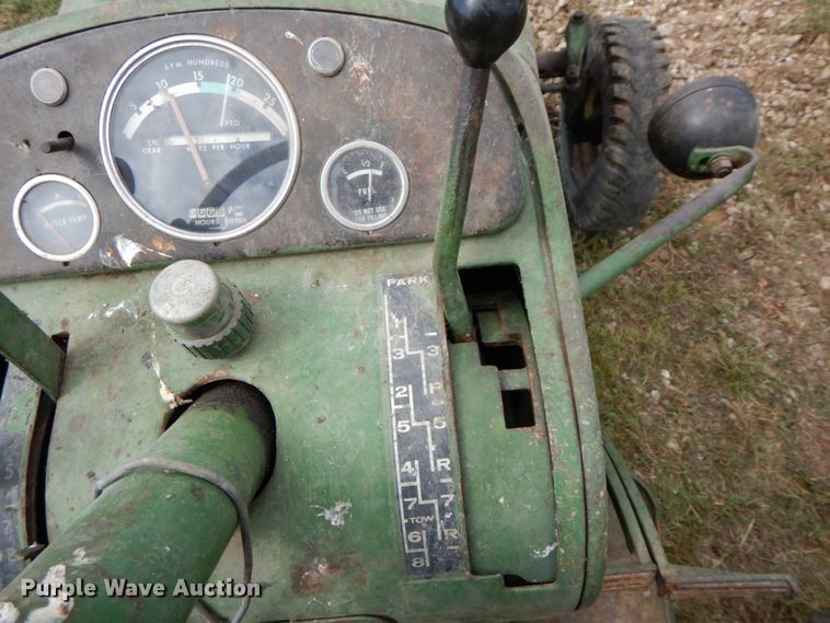 image for item HJ9525 John Deere 3010  tractor