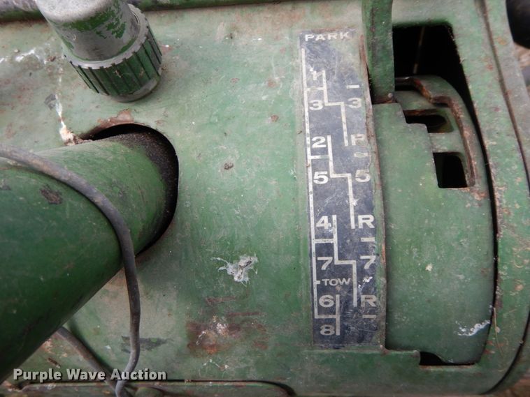 image for item HJ9525 John Deere 3010  tractor