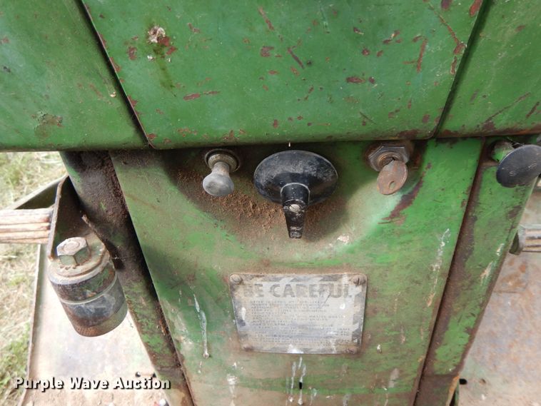 image for item HJ9525 John Deere 3010  tractor