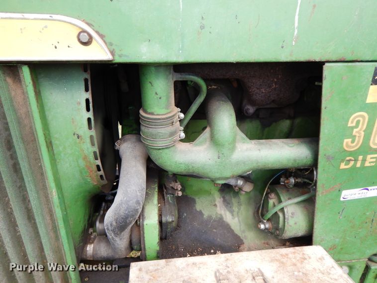 image for item HJ9525 John Deere 3010  tractor