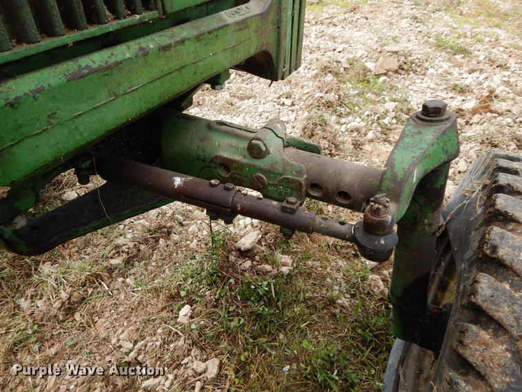 image for item HJ9525 John Deere 3010  tractor