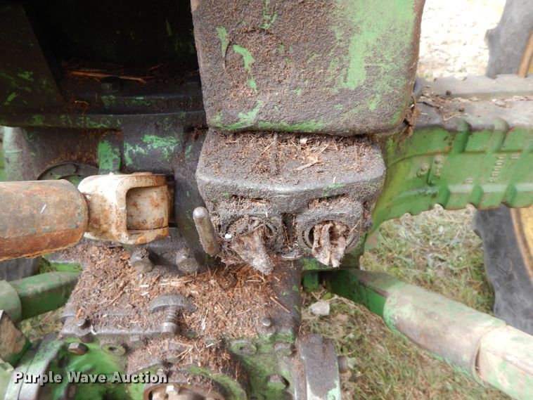 image for item HJ9525 John Deere 3010  tractor