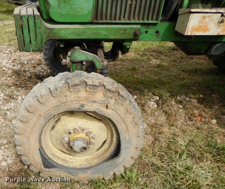 image for item HJ9525 John Deere 3010  tractor