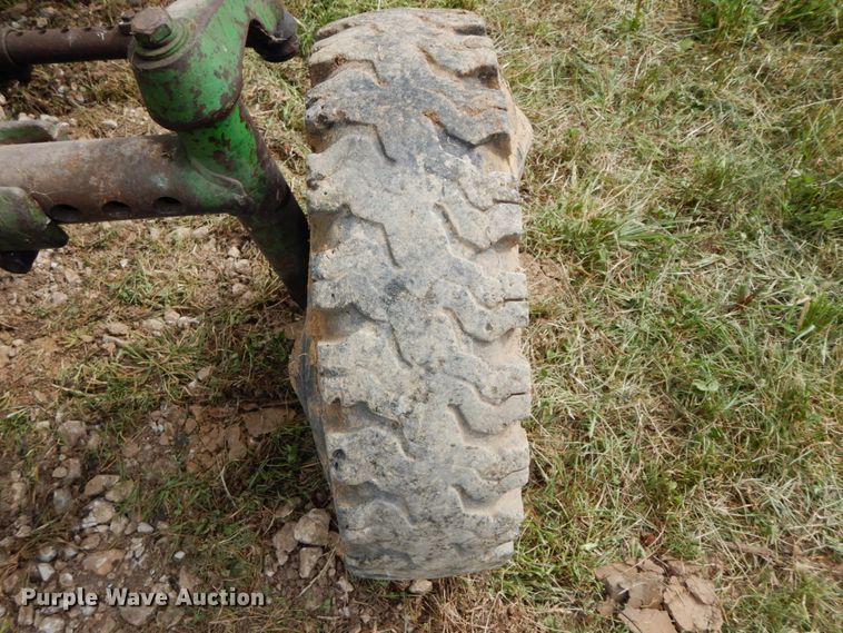 image for item HJ9525 John Deere 3010  tractor