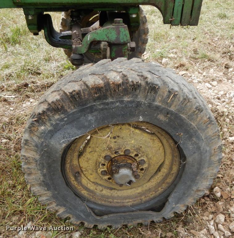 image for item HJ9525 John Deere 3010  tractor