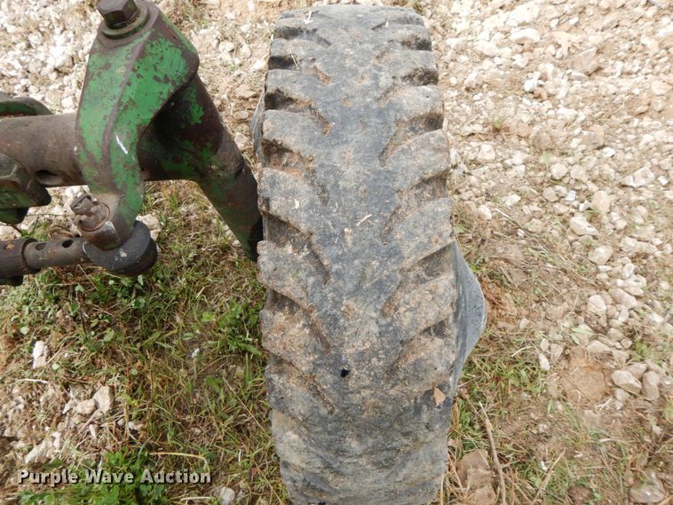 image for item HJ9525 John Deere 3010  tractor