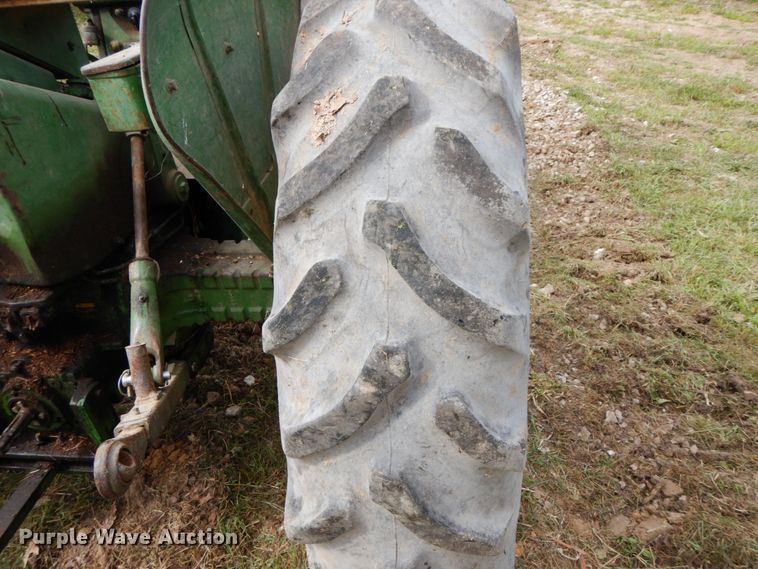 image for item HJ9525 John Deere 3010  tractor