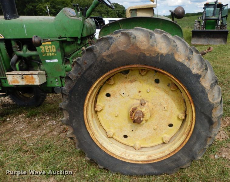 image for item HJ9525 John Deere 3010  tractor
