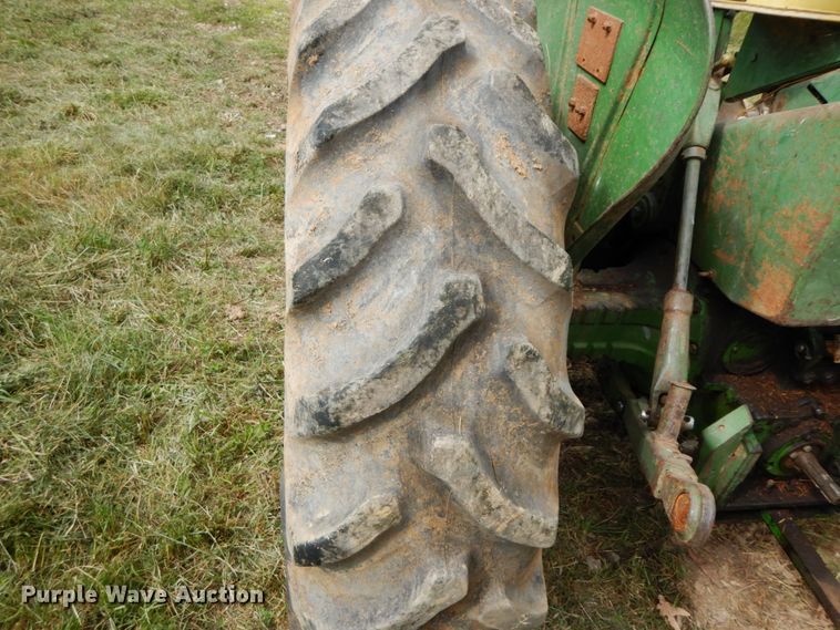 image for item HJ9525 John Deere 3010  tractor