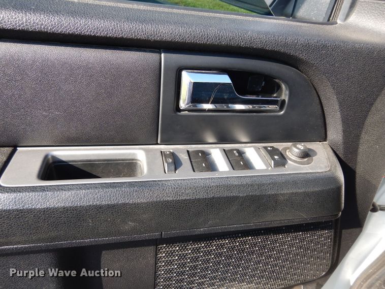 image for item DJ4374 2017 Ford Expedition EL  SUV