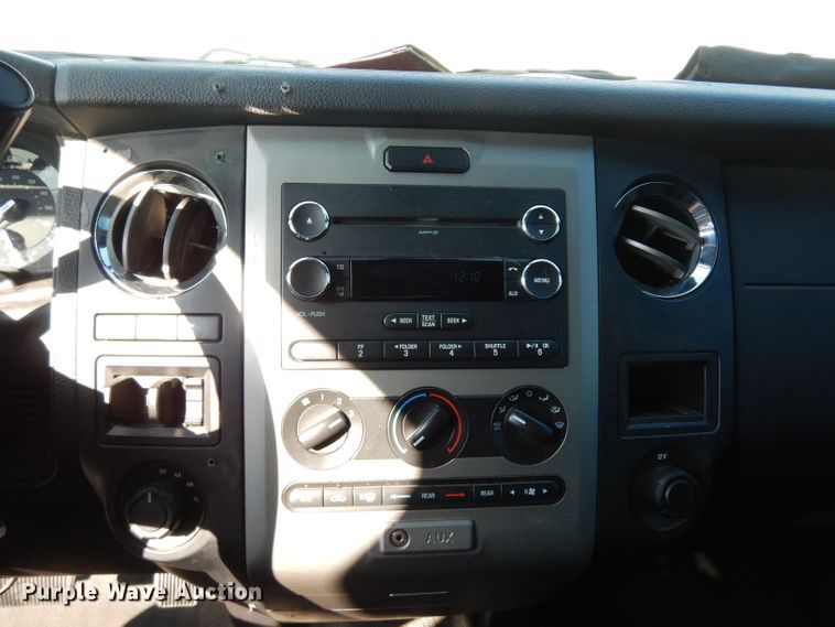 image for item DJ4374 2017 Ford Expedition EL  SUV