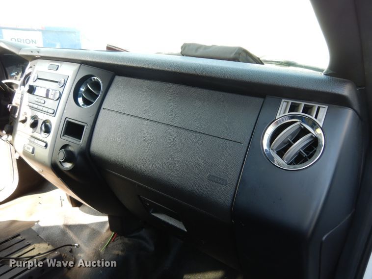 image for item DJ4374 2017 Ford Expedition EL  SUV