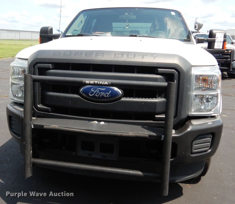 image for item DJ4375 2015 Ford F250 Super Duty XL  Crew Cab utility bed pickup truck