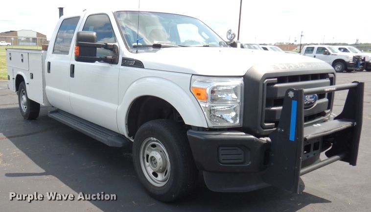 image for item DJ4375 2015 Ford F250 Super Duty XL  Crew Cab utility bed pickup truck