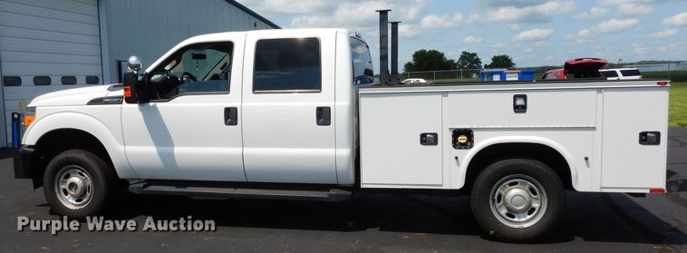 image for item DJ4375 2015 Ford F250 Super Duty XL  Crew Cab utility bed pickup truck