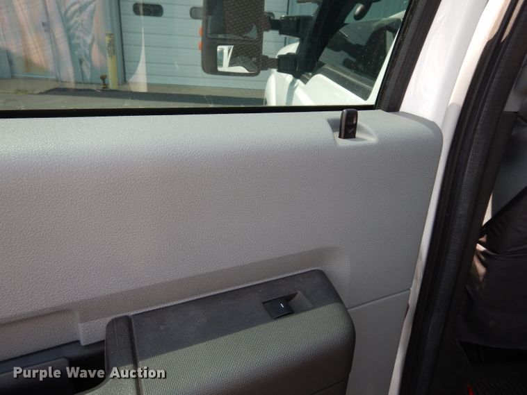 image for item DJ4375 2015 Ford F250 Super Duty XL  Crew Cab utility bed pickup truck