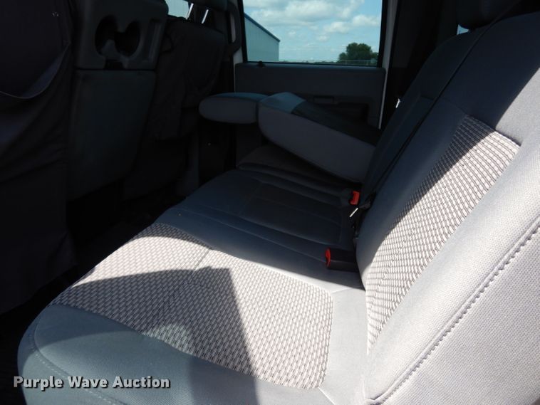 image for item DJ4375 2015 Ford F250 Super Duty XL  Crew Cab utility bed pickup truck