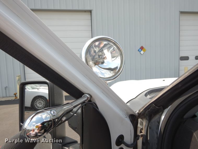 image for item DJ4375 2015 Ford F250 Super Duty XL  Crew Cab utility bed pickup truck