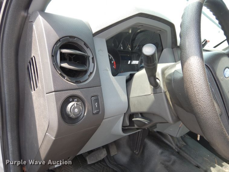 image for item DJ4375 2015 Ford F250 Super Duty XL  Crew Cab utility bed pickup truck