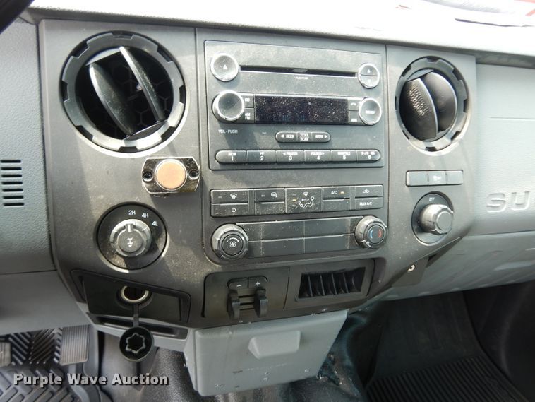 image for item DJ4375 2015 Ford F250 Super Duty XL  Crew Cab utility bed pickup truck