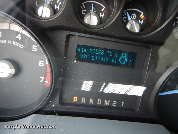 image for item DJ4375 2015 Ford F250 Super Duty XL  Crew Cab utility bed pickup truck