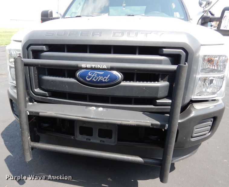 image for item DJ4375 2015 Ford F250 Super Duty XL  Crew Cab utility bed pickup truck