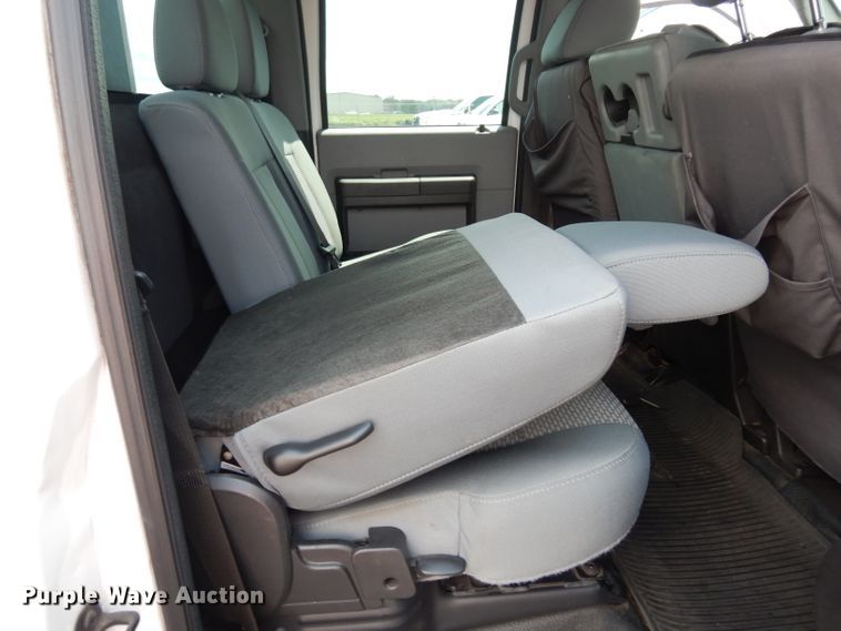 image for item DJ4375 2015 Ford F250 Super Duty XL  Crew Cab utility bed pickup truck