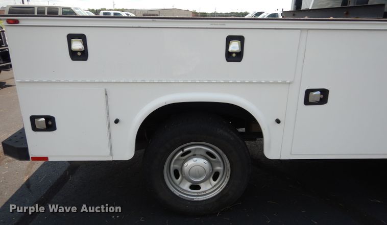 image for item DJ4375 2015 Ford F250 Super Duty XL  Crew Cab utility bed pickup truck