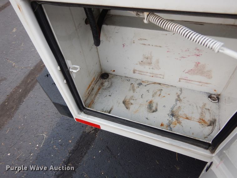 image for item DJ4375 2015 Ford F250 Super Duty XL  Crew Cab utility bed pickup truck