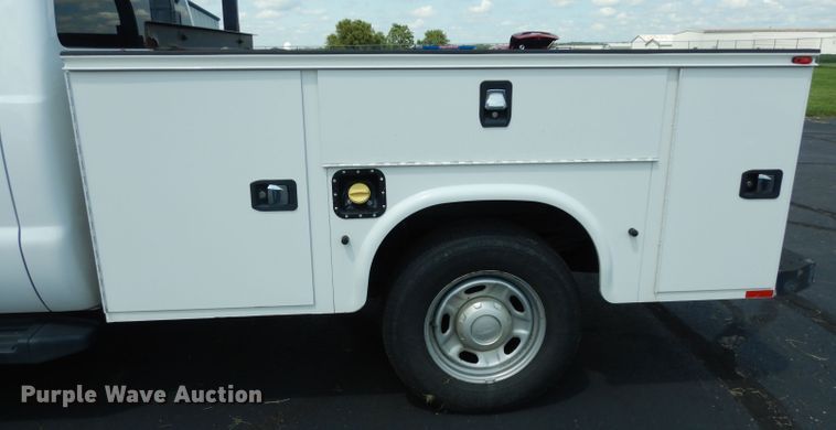 image for item DJ4375 2015 Ford F250 Super Duty XL  Crew Cab utility bed pickup truck