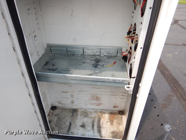 image for item DJ4375 2015 Ford F250 Super Duty XL  Crew Cab utility bed pickup truck