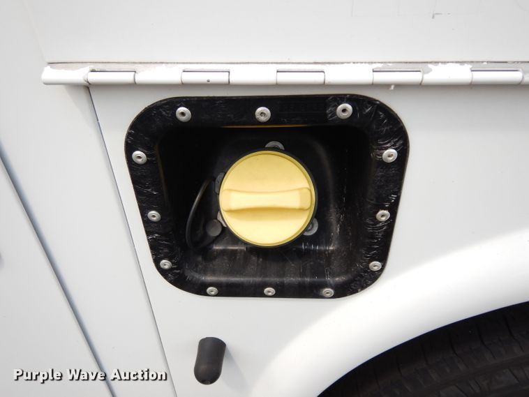 image for item DJ4375 2015 Ford F250 Super Duty XL  Crew Cab utility bed pickup truck